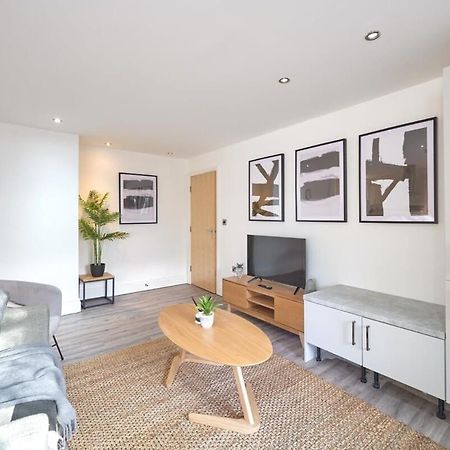 A Stylish Apartment With Parking In Preston Preston  Bagian luar foto