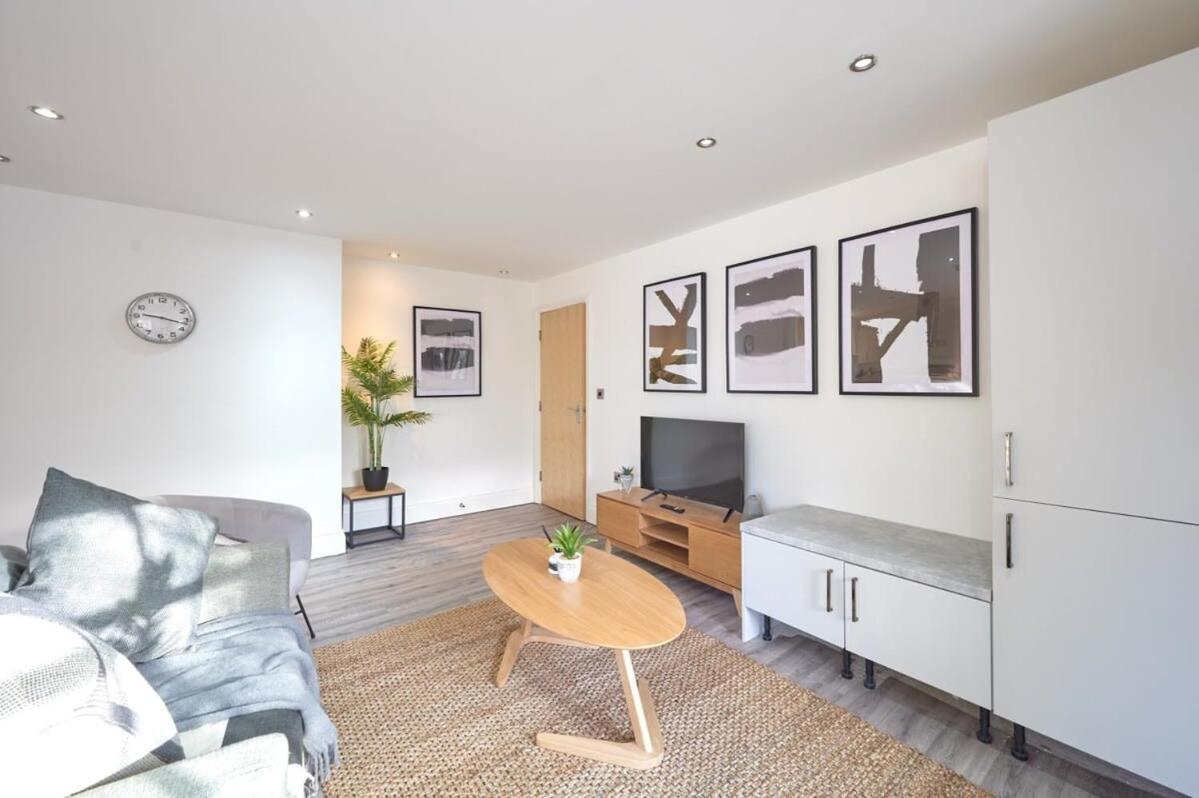 A Stylish Apartment With Parking In Preston Preston  Bagian luar foto
