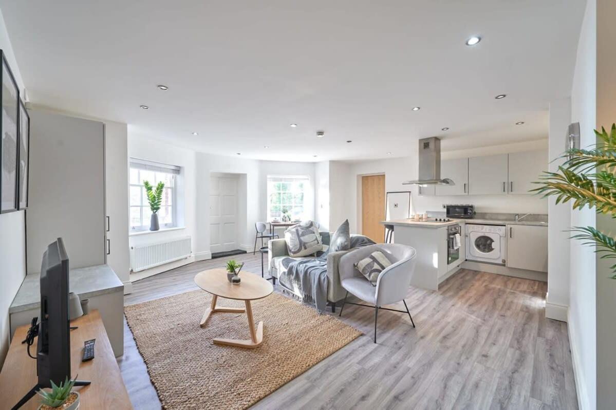 A Stylish Apartment With Parking In Preston Preston  Bagian luar foto