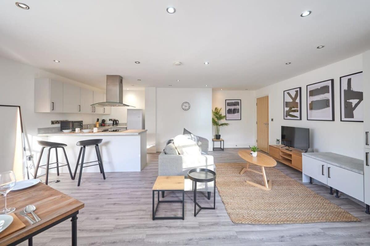A Stylish Apartment With Parking In Preston Preston  Bagian luar foto
